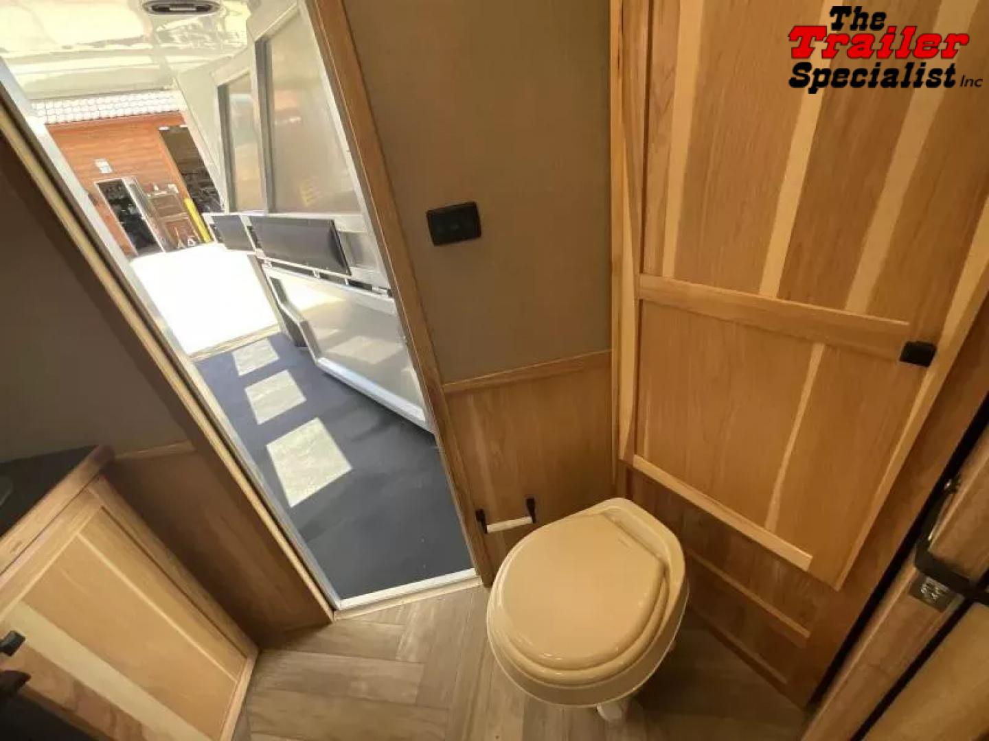 New 2026 Lakota COLT 13FT LQ 3H SLANT GN Horse Trailer