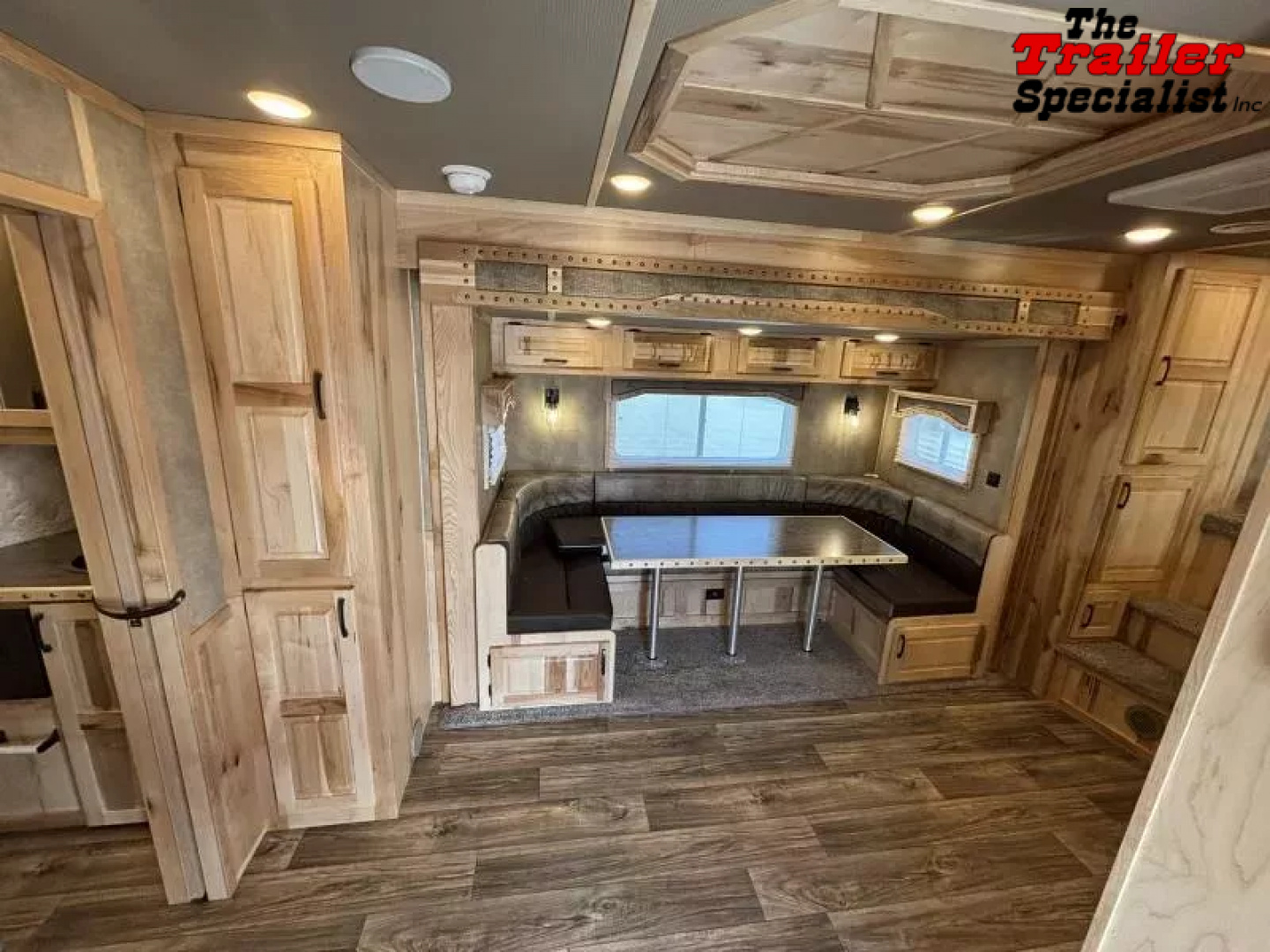 New 2026 Lakota INFINITY 15FT LQ GN 3H SLANT Horse Trailer