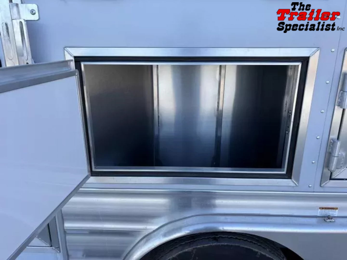 New 2026 Lakota INFINITY 15FT LQ GN 3H SLANT Horse Trailer