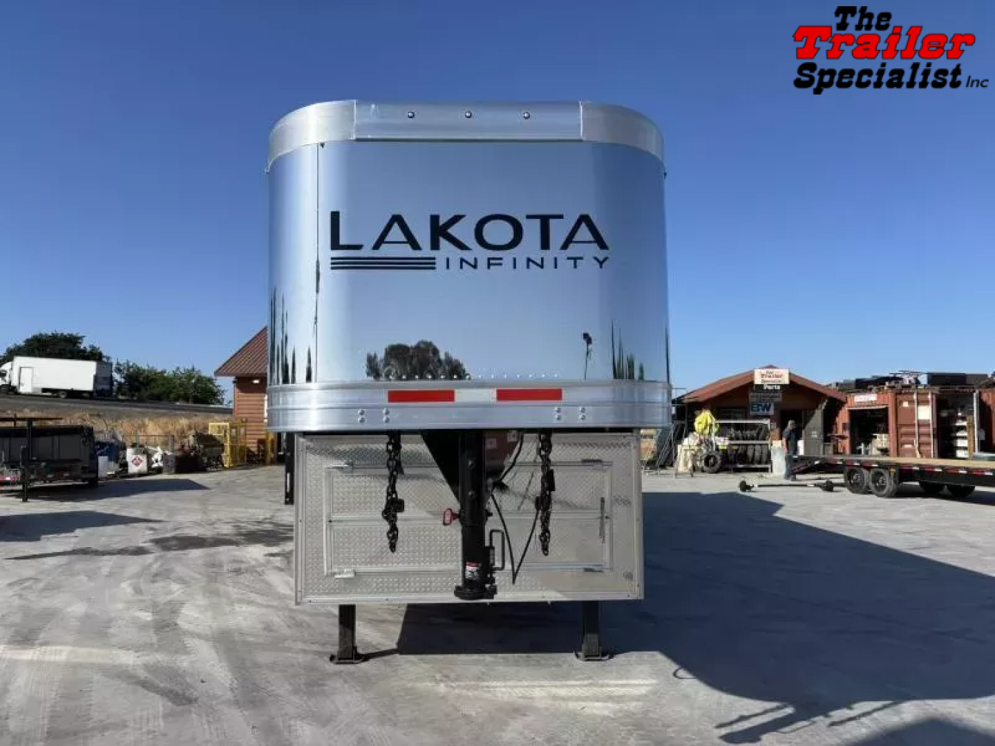 New 2026 Lakota INFINITY 15FT LQ GN 3H SLANT Horse Trailer