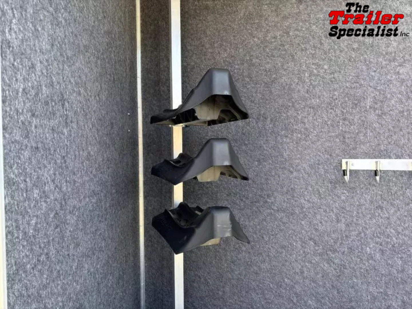 New 2026 Lakota INFINITY 15FT LQ GN 3H SLANT Horse Trailer