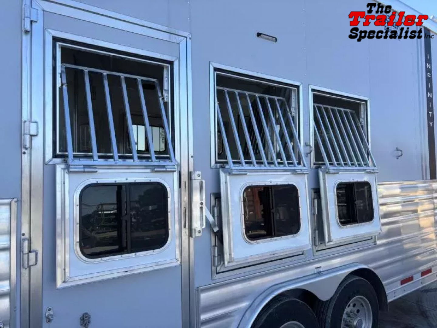 New 2026 Lakota INFINITY 15FT LQ GN 3H SLANT Horse Trailer