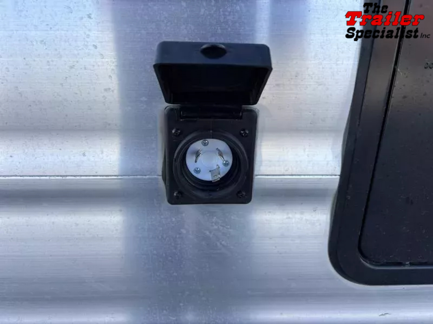 New 2026 Lakota INFINITY 15FT LQ GN 3H SLANT Horse Trailer