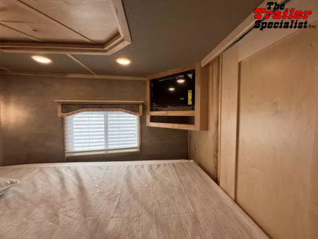 New 2026 Lakota INFINITY 15FT LQ GN 3H SLANT Horse Trailer