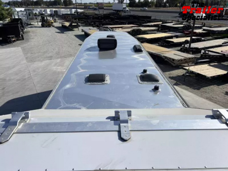 New 2026 Lakota INFINITY 15FT LQ GN 3H SLANT Horse Trailer