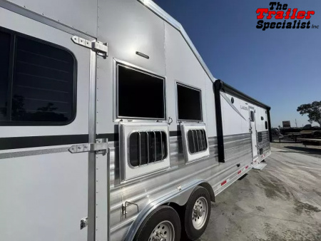 New 2026 Lakota INFINITY 15FT LQ GN 3H SLANT Horse Trailer