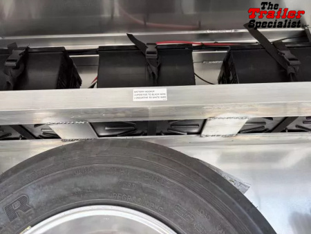 New 2026 Lakota INFINITY 15FT LQ GN 3H SLANT Horse Trailer