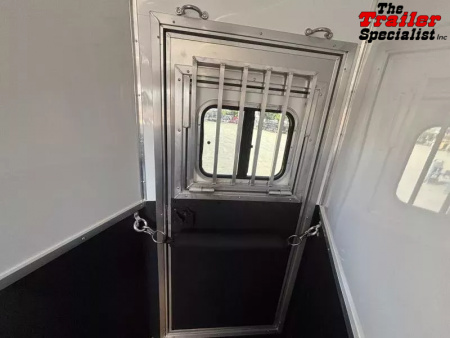 New 2026 Lakota INFINITY 15FT LQ GN 3H SLANT Horse Trailer