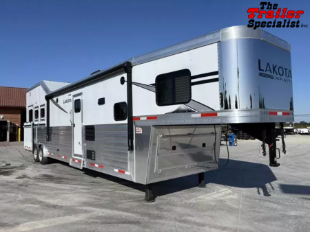 New 2026 Lakota INFINITY 15FT LQ GN 3H SLANT Horse Trailer