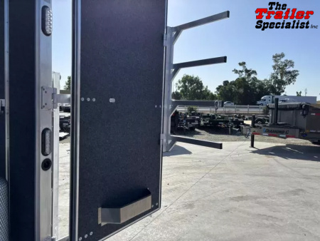 New 2026 Lakota INFINITY 15FT LQ GN 3H SLANT Horse Trailer