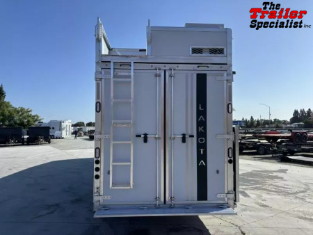 New 2026 Lakota INFINITY 15FT LQ GN 3H SLANT Horse Trailer