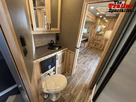 New 2026 Lakota INFINITY 15FT LQ GN 3H SLANT Horse Trailer