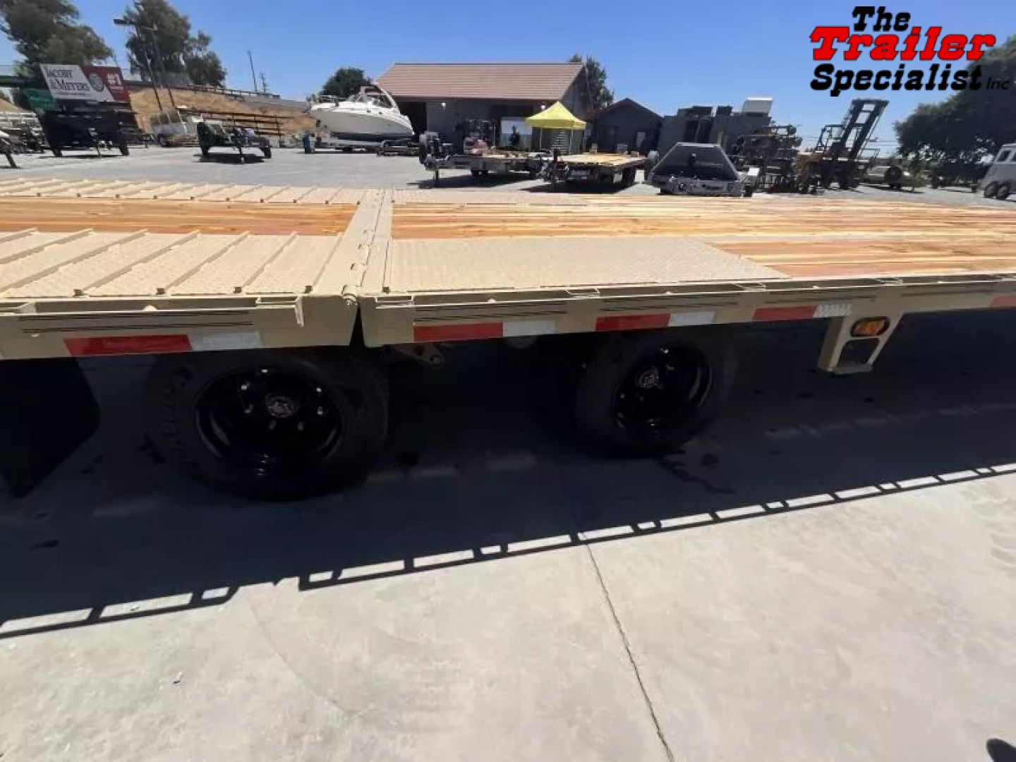 New 2025 Diamond C Trailers 8.5FT X 35FT 40K GVW Flatbed Trailer