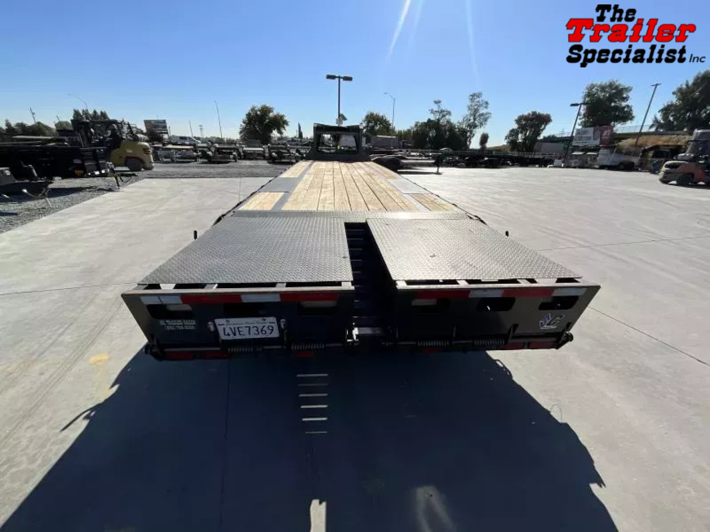 Used 2022 Diamond C Trailers 8.5FT X 32FT 15.5K GVW Flatbed Trailer