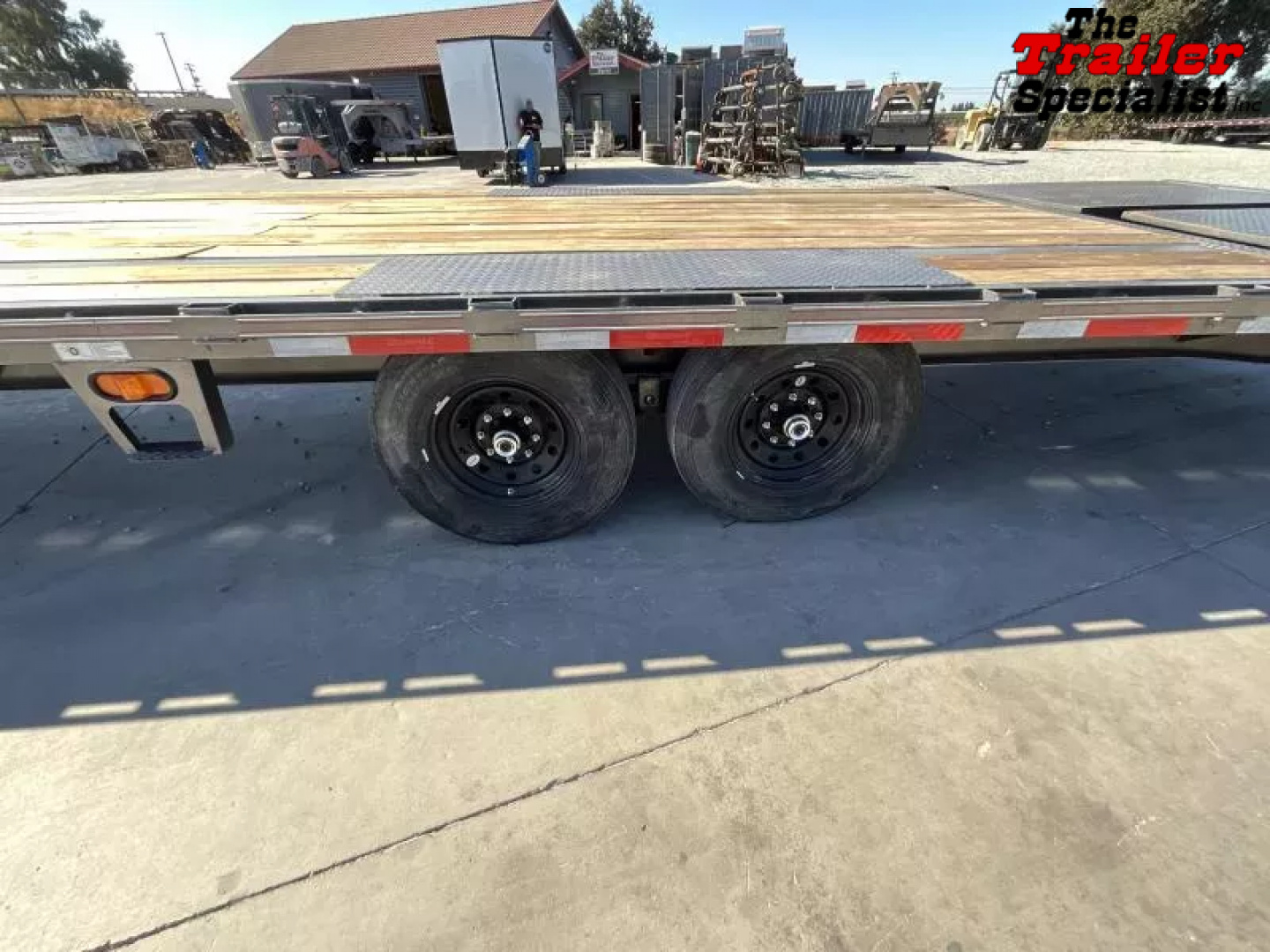 Used 2022 Diamond C Trailers 8.5FT X 32FT 15.5K GVW Flatbed Trailer