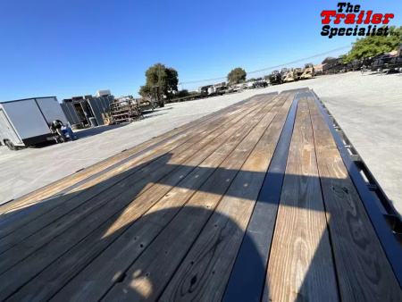 Used 2022 Diamond C Trailers 8.5FT X 32FT 15.5K GVW Flatbed Trailer