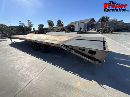 Used 2022 Diamond C Trailers 8.5FT X 32FT 15.5K GVW Flatbed Trailer