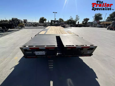 Used 2022 Diamond C Trailers 8.5FT X 32FT 15.5K GVW Flatbed Trailer