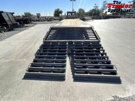 Used 2022 Diamond C Trailers 8.5FT X 32FT 15.5K GVW Flatbed Trailer