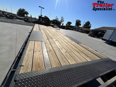 Used 2022 Diamond C Trailers 8.5FT X 32FT 15.5K GVW Flatbed Trailer