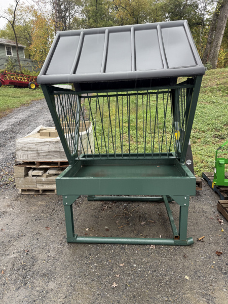 New 2025 Farmco FARMCO 4X5 COVERED HORSE FEEDER