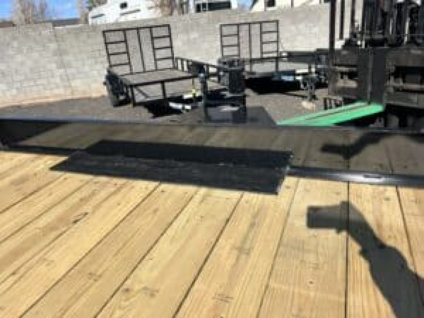 New 2025 102"X22' Hydraulic Tilit Deck 14K