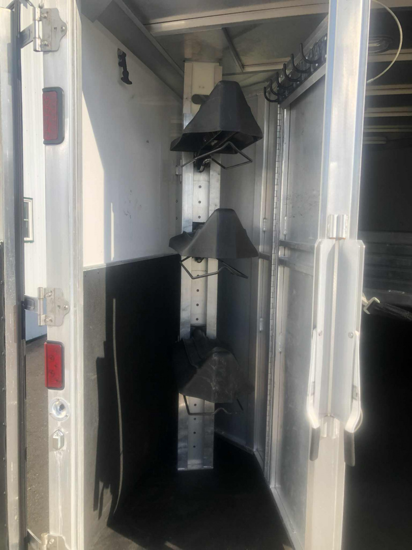 Used 2008 Featherlite 9409 3H