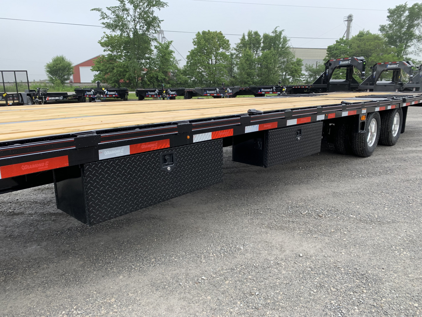 New 2026 Diamond C Trailers FMAX212L32X102HDT (32' X 102") 25.9K (Pacesetter Ed.) Hydraulic Dovetail Flatbed Trailer