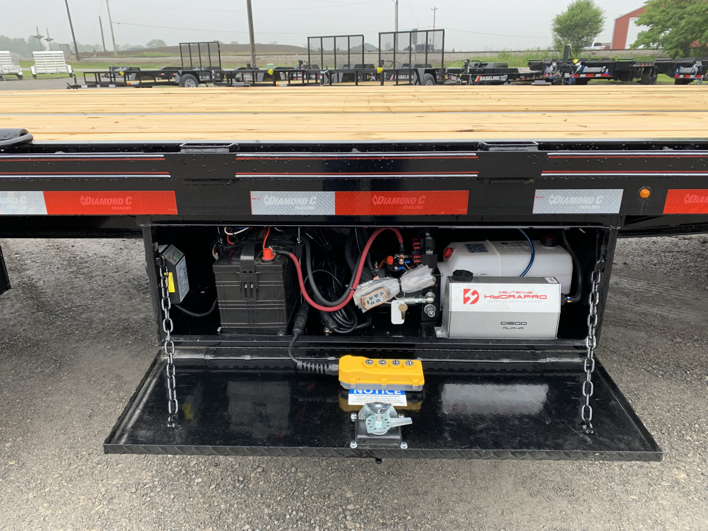 New 2026 Diamond C Trailers FMAX212L32X102HDT (32' X 102") 25.9K (Pacesetter Ed.) Hydraulic Dovetail Flatbed Trailer