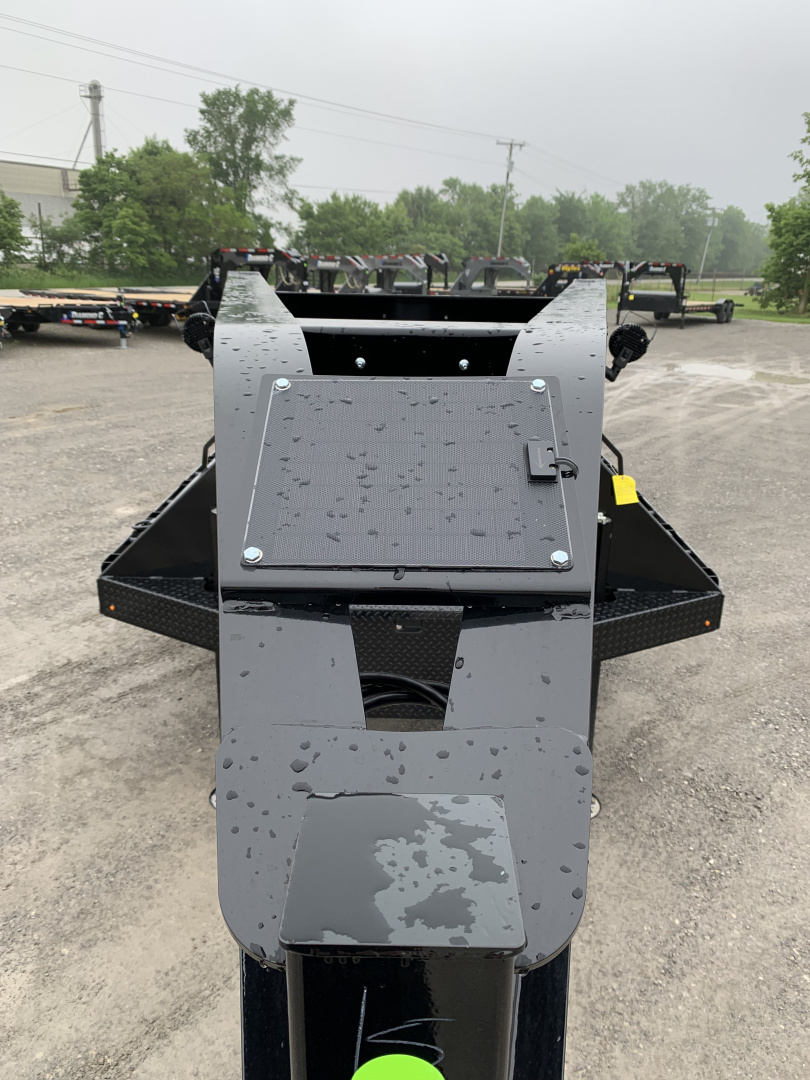 New 2026 Diamond C Trailers FMAX212L32X102HDT (32' X 102") 25.9K (Pacesetter Ed.) Hydraulic Dovetail Flatbed Trailer