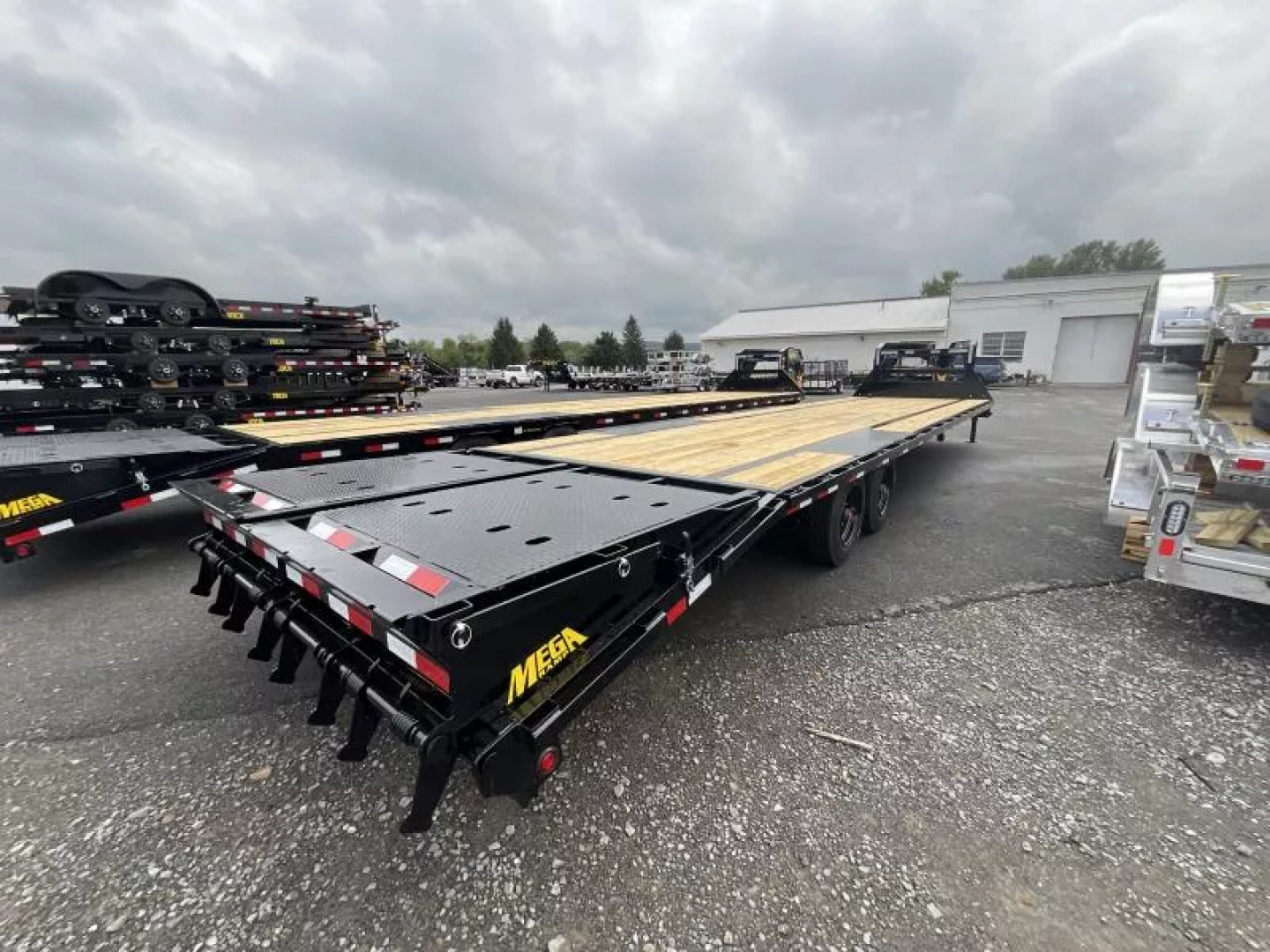 New 2026 Big Tex Trailers 8.5x35 (30+5) 17.5K Gooseneck Deckover Trailer