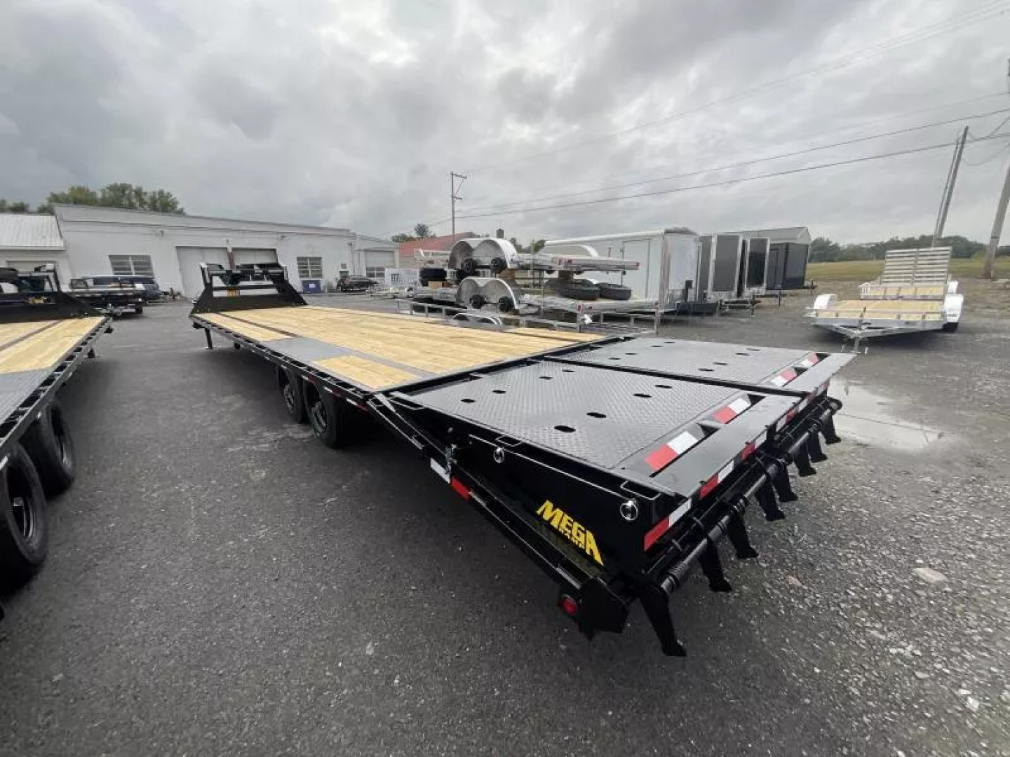 New 2026 Big Tex Trailers 8.5x35 (30+5) 17.5K Gooseneck Deckover Trailer