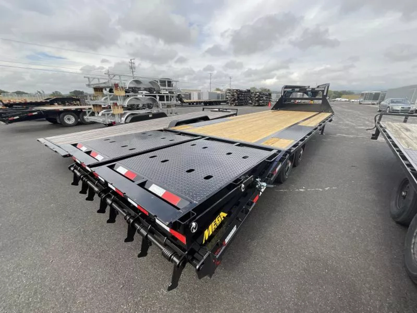 New 2026 Big Tex Trailers 8.5x25 (20+5) 17.5K Gooseneck Deckover Trailer