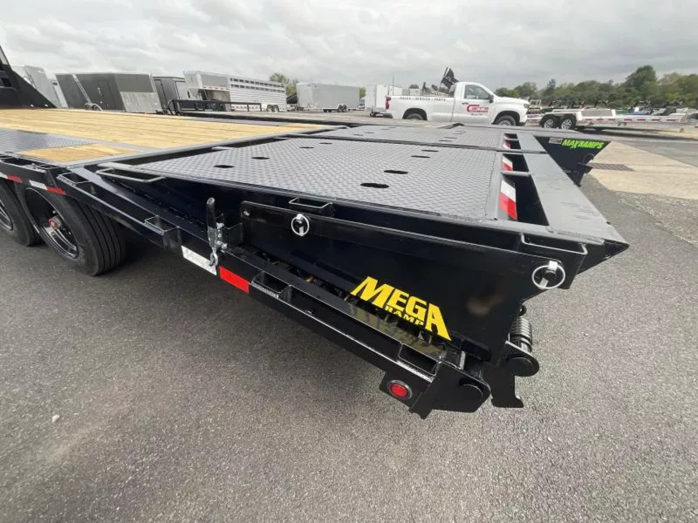 New 2026 Big Tex Trailers 8.5x25 (20+5) 17.5K Gooseneck Deckover Trailer