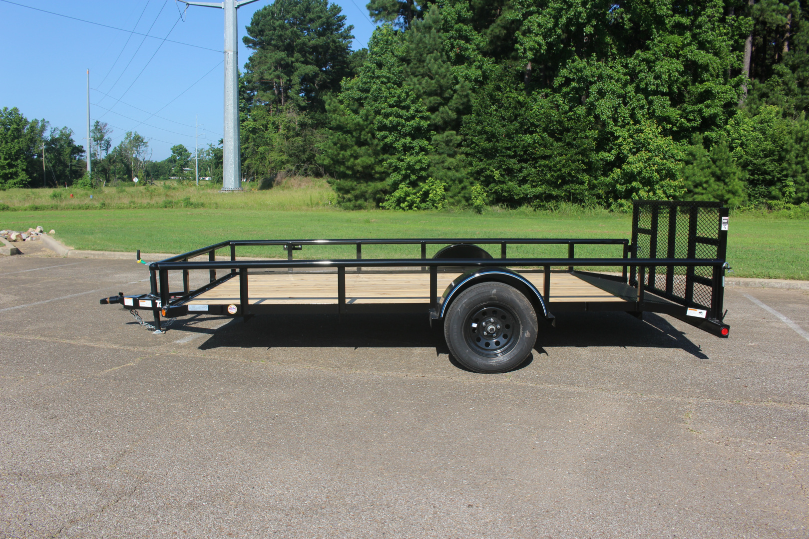 New 2025 Top Hat 14X83 DERBY SR PIPE W/2' DOVE TAIL & 3' TAILGATE Utility Trailer