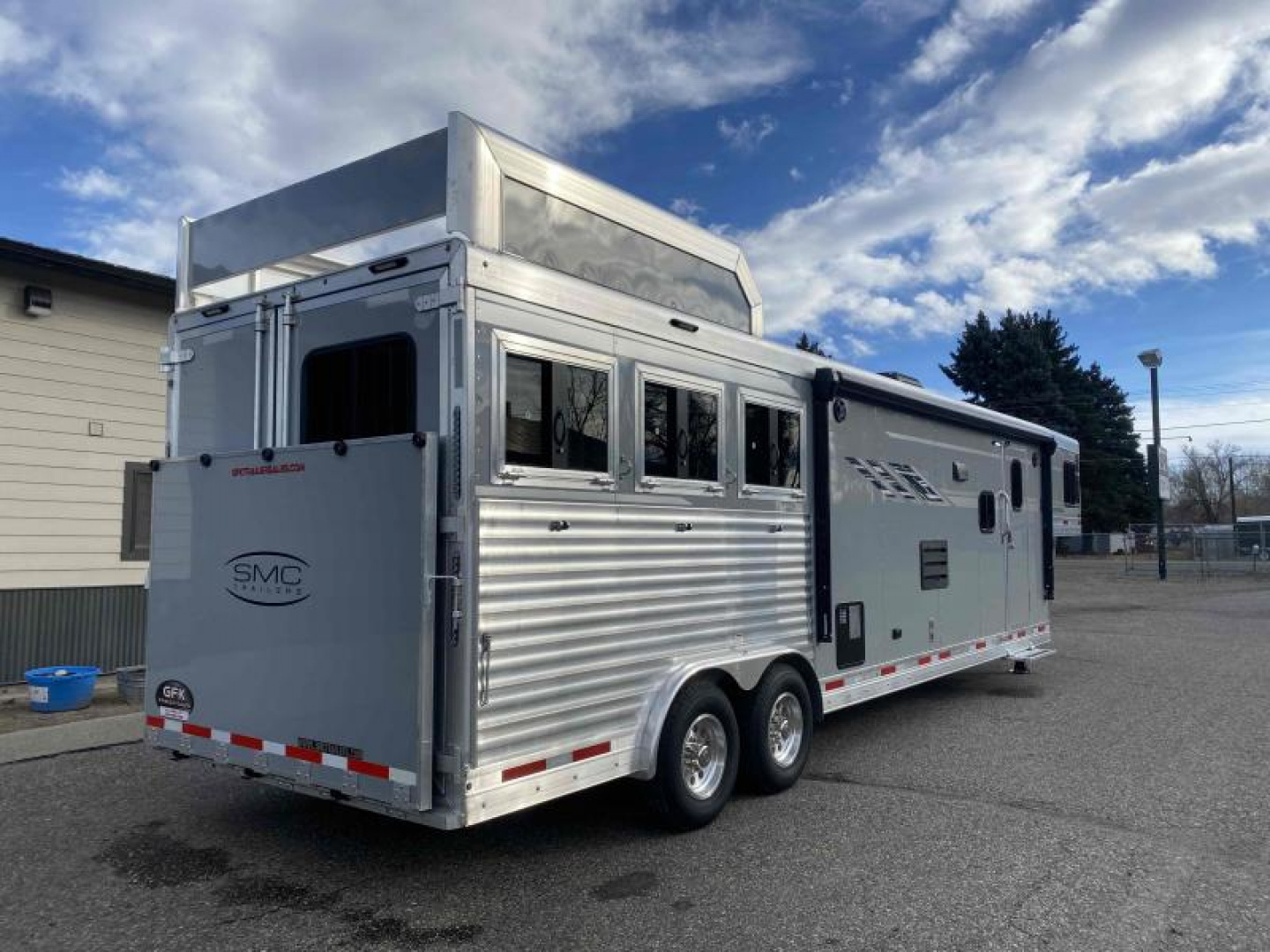 New 2026 SMC Laramie 3 Horse 14' Living Quarter Trailer