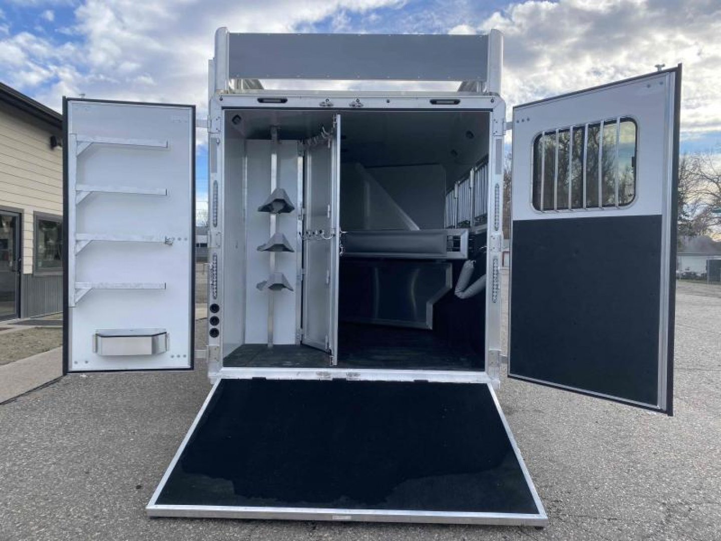 New 2026 SMC Laramie 3 Horse 14' Living Quarter Trailer