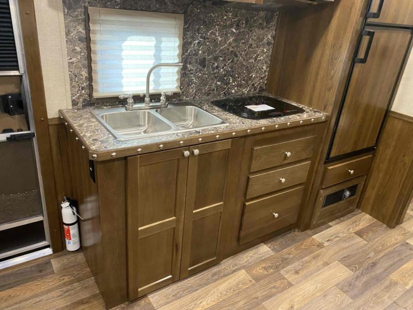 New 2026 SMC Laramie 3 Horse 14' Living Quarter Trailer