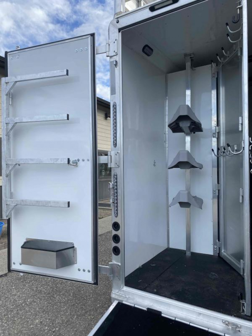 New 2026 SMC Laramie 3 Horse 14' Living Quarter Trailer