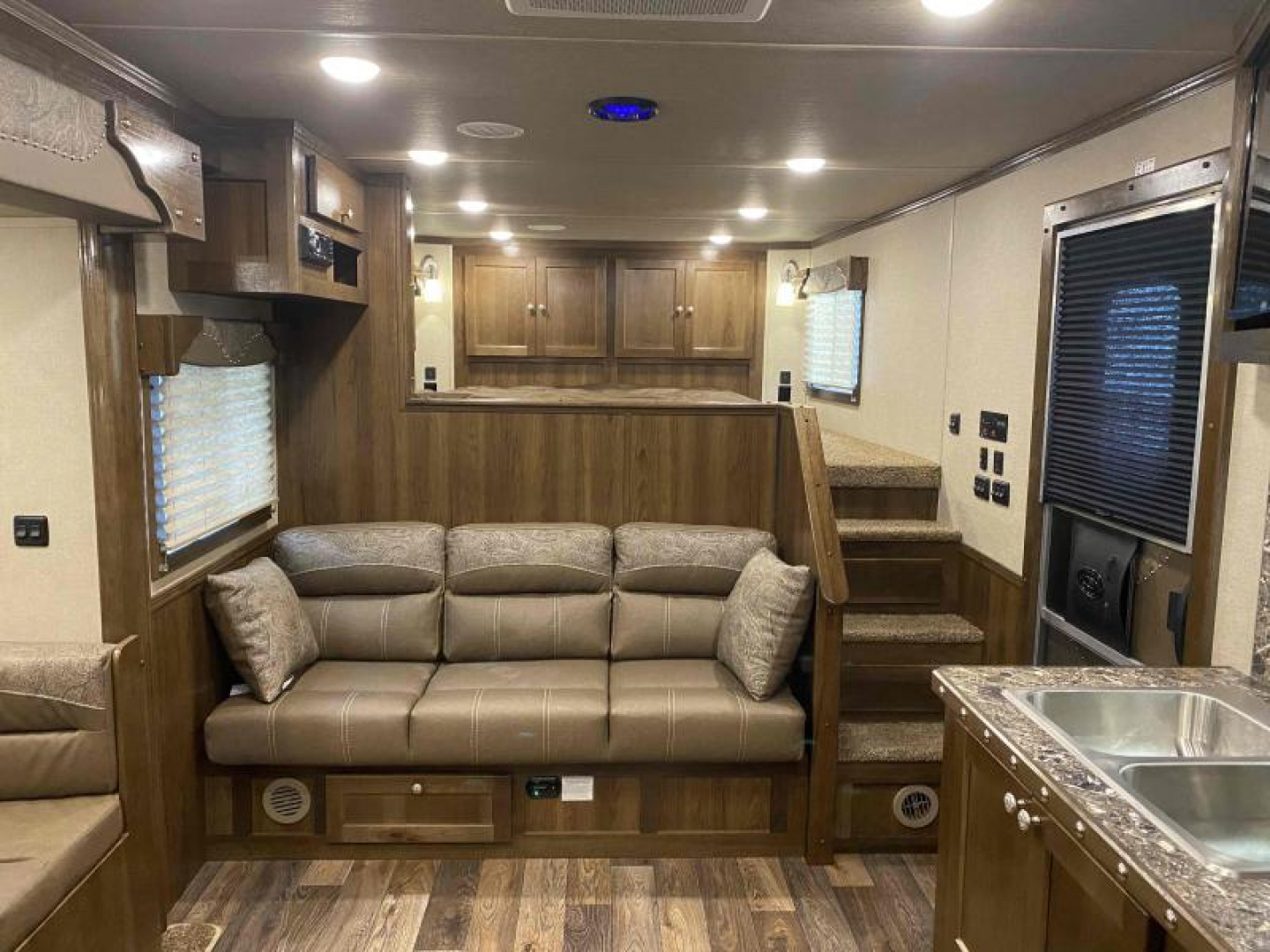 New 2026 SMC Laramie 3 Horse 14' Living Quarter Trailer