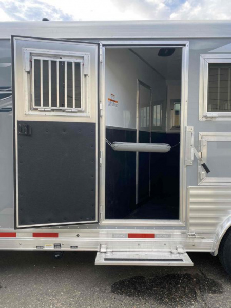 New 2026 SMC Laramie 3 Horse 14' Living Quarter Trailer