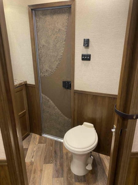 New 2026 SMC Laramie 3 Horse 14' Living Quarter Trailer