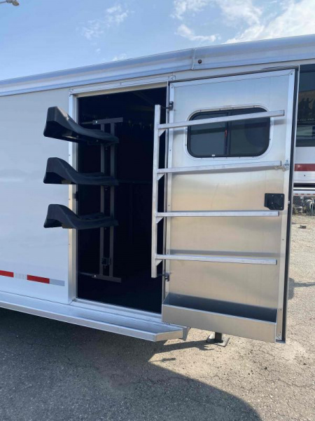 New 2026 Logan Bullseye 3 Horse XL Gooseneck T