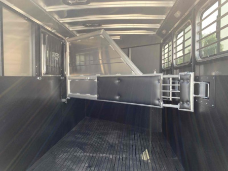 New 2026 Logan Bullseye 3 Horse XL Gooseneck T