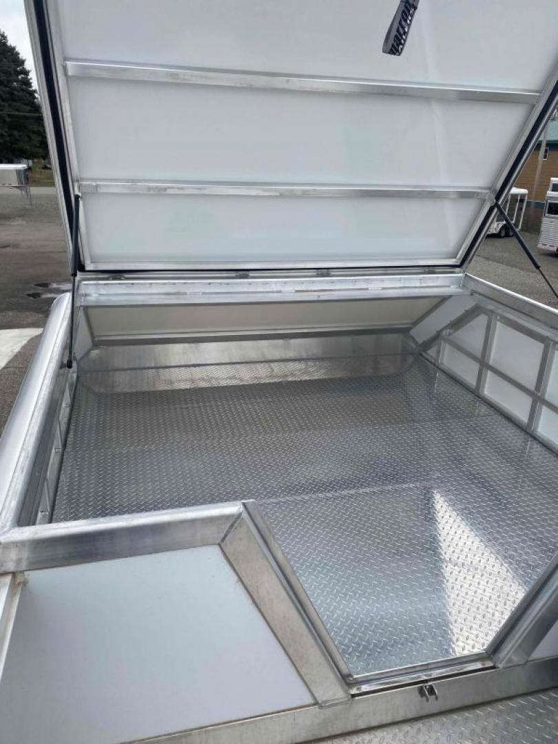 New 2023 Cimarron 4 Horse Side Load with 14'9" Living Quarter Trailer