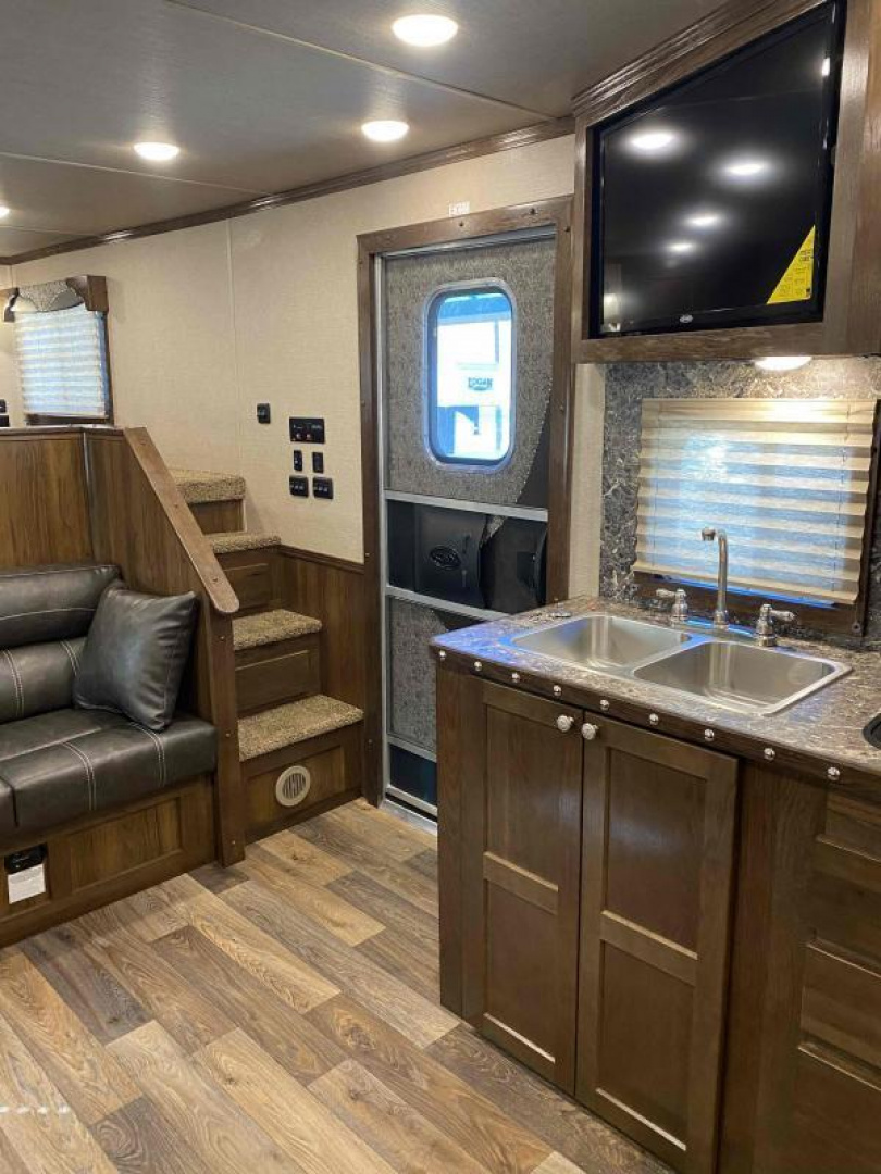 New 2023 SMC Laramie 3 Horse 14' Living Quarter Trailer