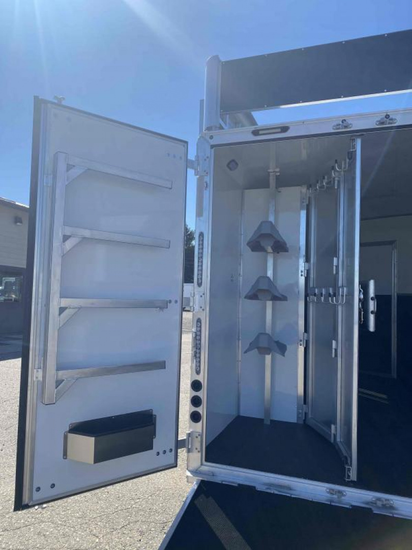 New 2023 SMC Laramie 3 Horse 14' Living Quarter Trailer