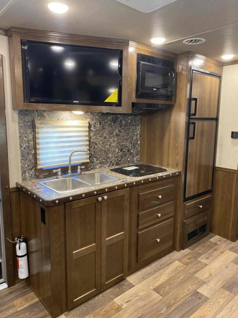 New 2023 SMC Laramie 3 Horse 14' Living Quarter Trailer