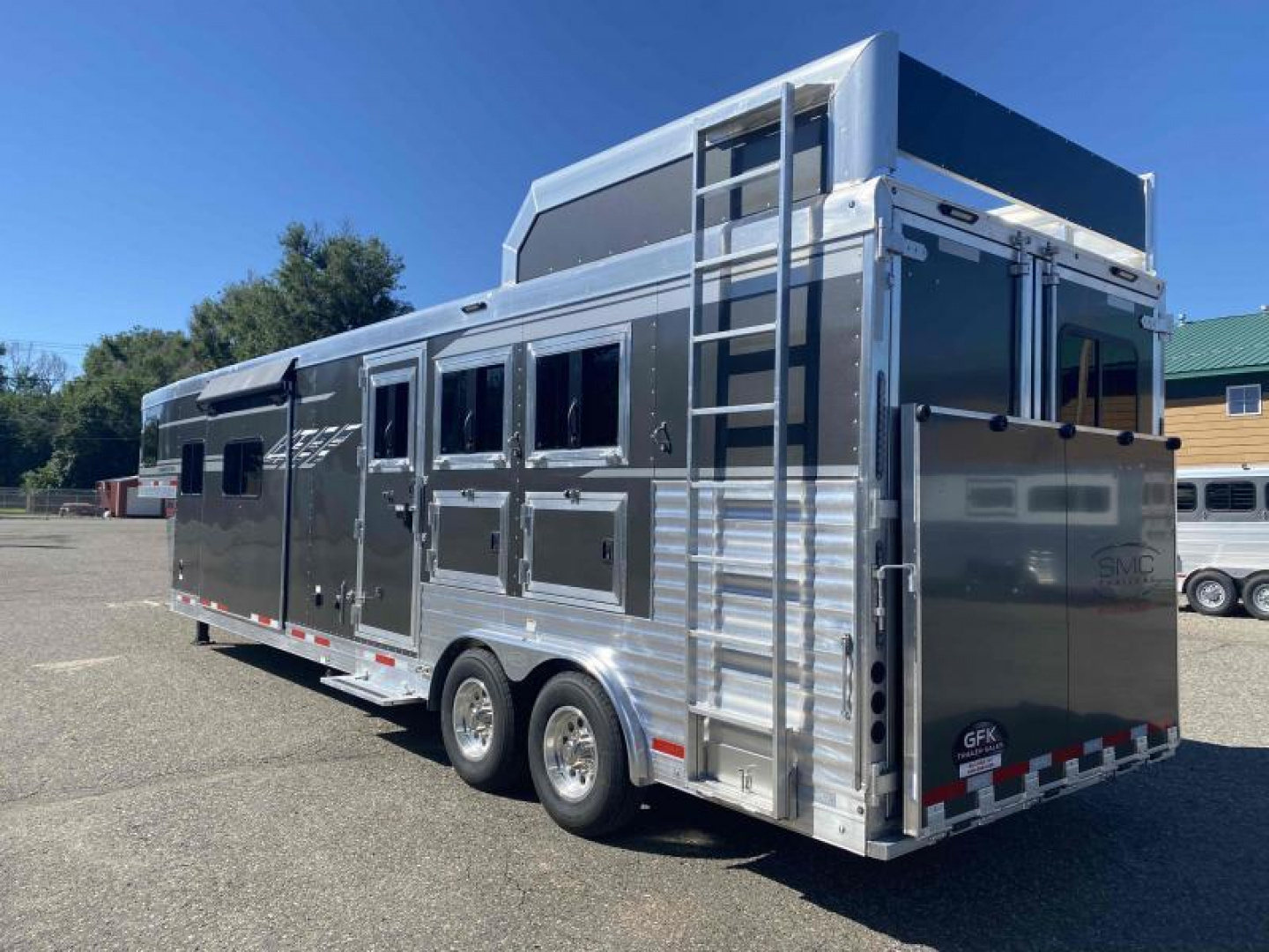 New 2023 SMC Laramie 3 Horse 14' Living Quarter Trailer
