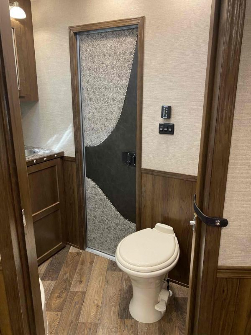 New 2023 SMC Laramie 3 Horse 14' Living Quarter Trailer